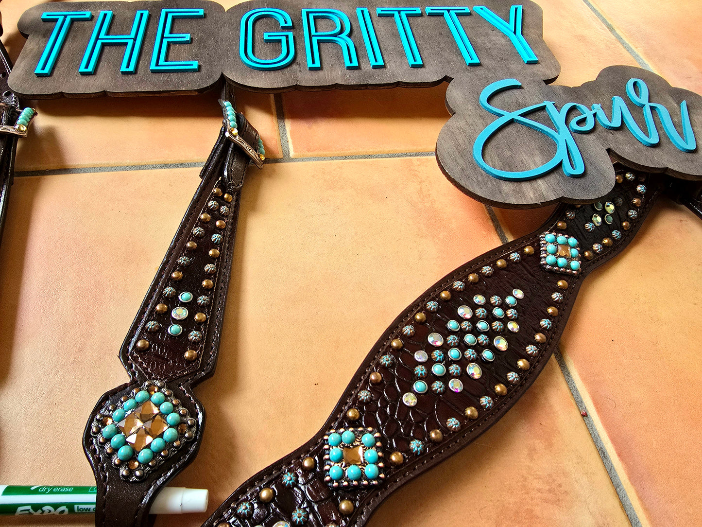 Gator print inlay one ear tack set with turqouise