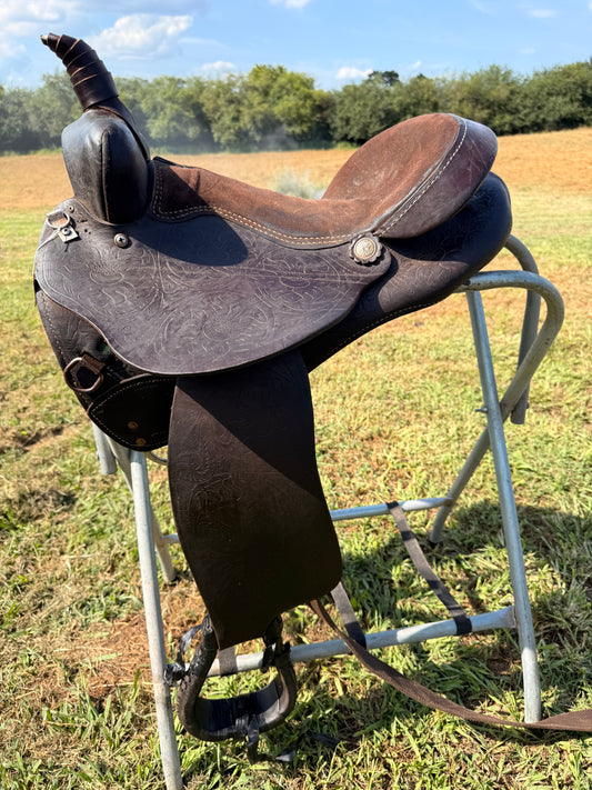 Western saddle 15" seat