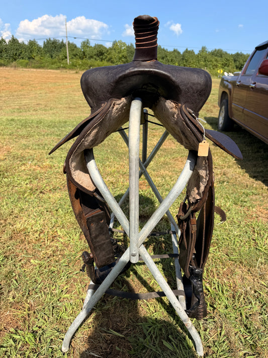 Western saddle 15" seat
