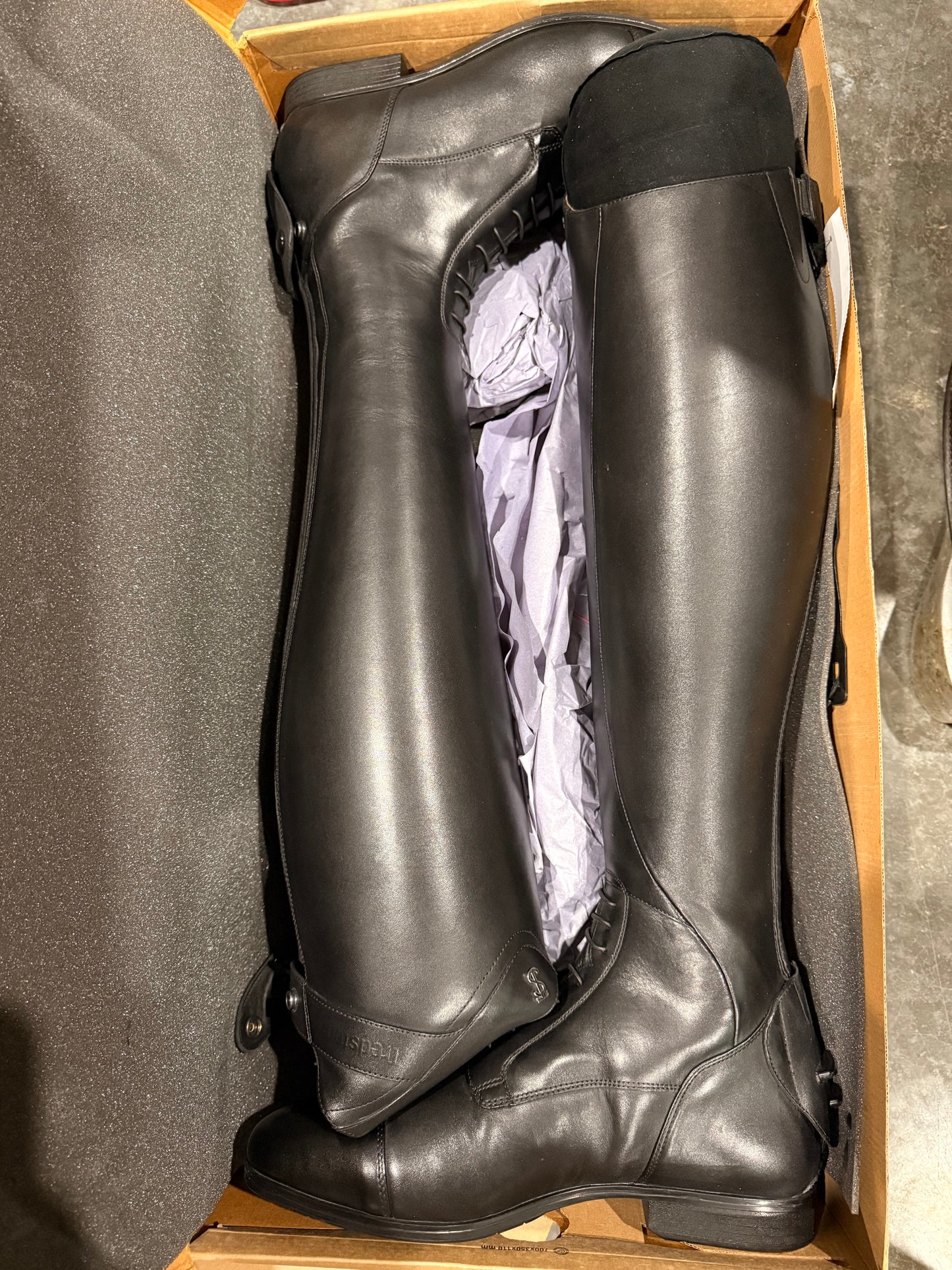 READY TO SHIP- Sirani field boot men’s brand new in box!