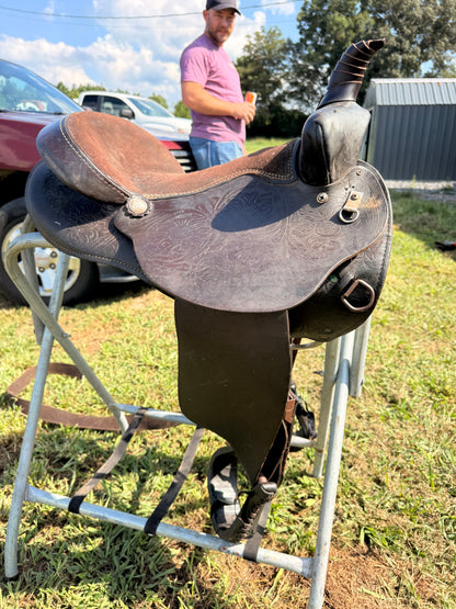 Western saddle 15" seat