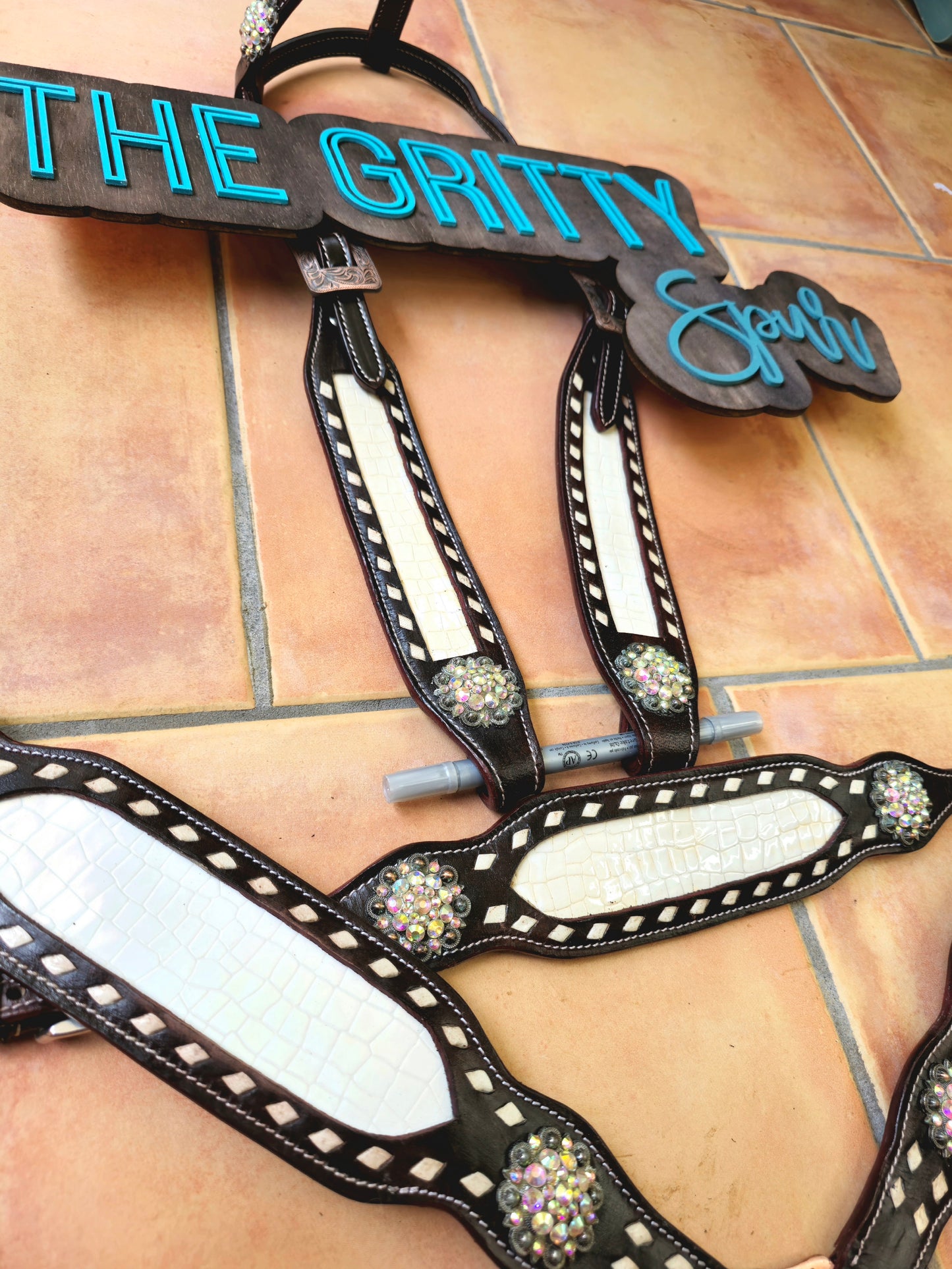 PRE ORDER- White Gator tack set