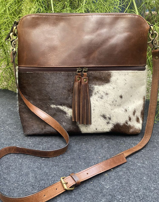 Zipper close leather crossbody bag cowhide